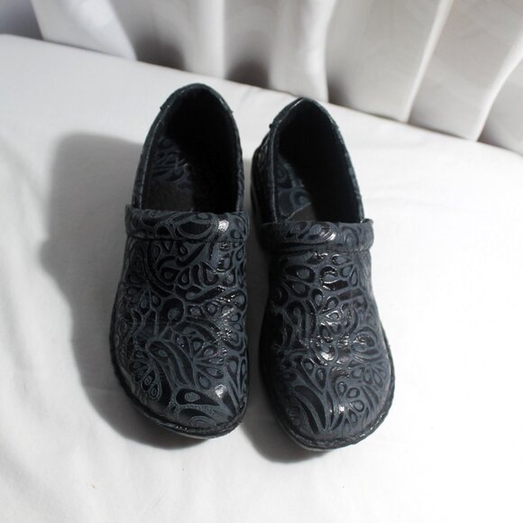 BOC Born Concept Peggy Black Floral Embossed Clogs, Size 8/39 - Picture 1 of 8